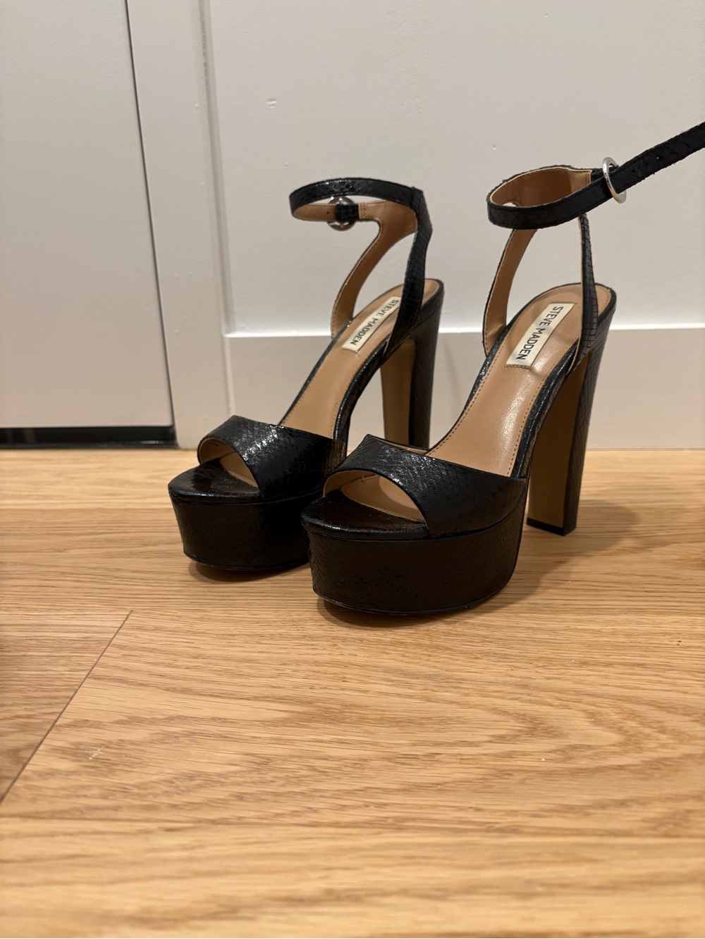 Steve Madden Skyla Size 7.5 Black Snakeskin Platform Ankle-Strap Sandals